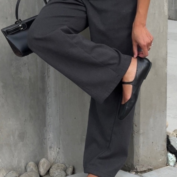 Gentle Souls by Kenneth Cole Wynona Women's Flat Shoes Black Leather : 7 M - Picture 2 of 4